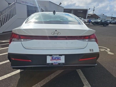 2024 Hyundai Elantra SE